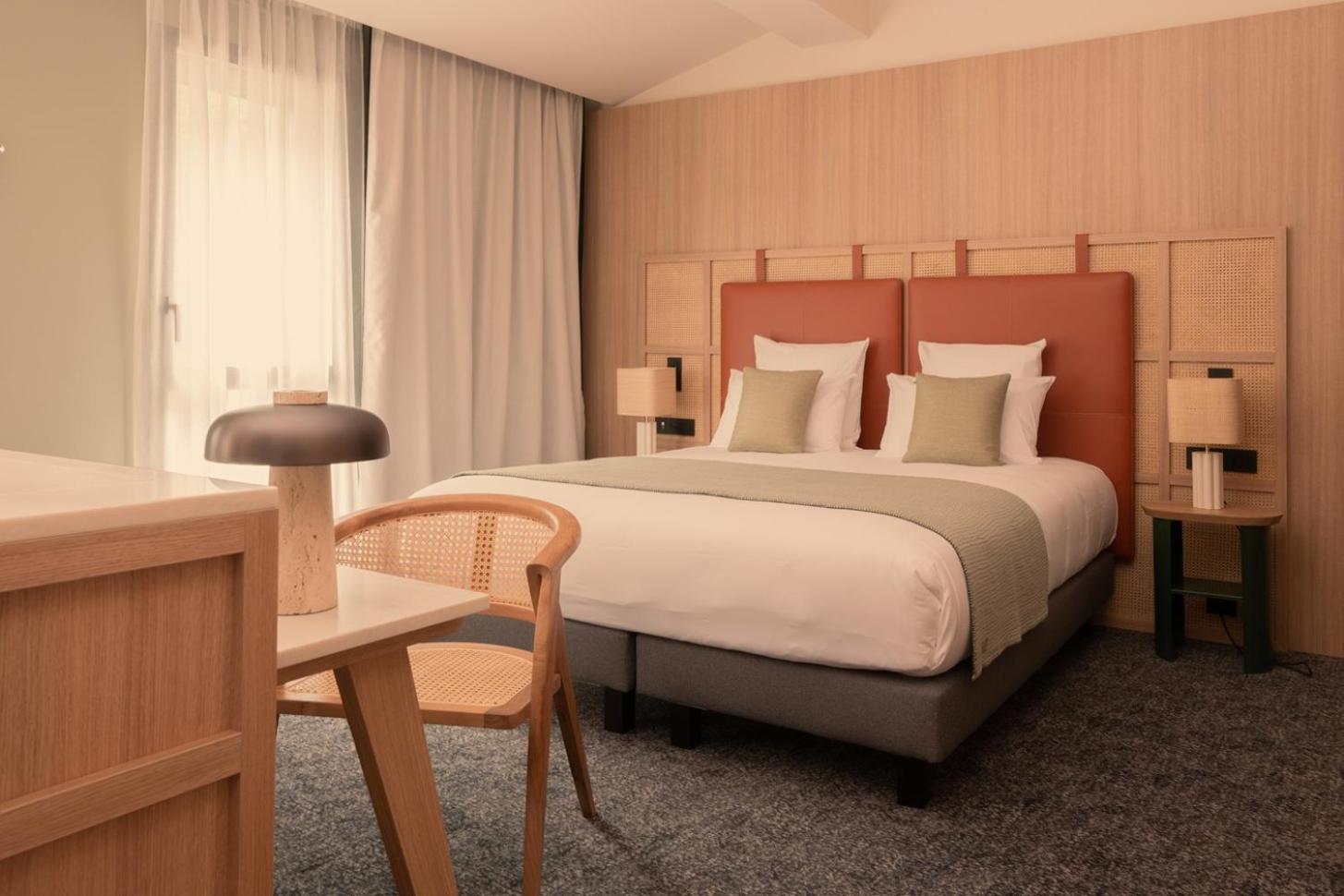 Hotel Parc Du Landreau Ле-Эрбье Экстерьер фото